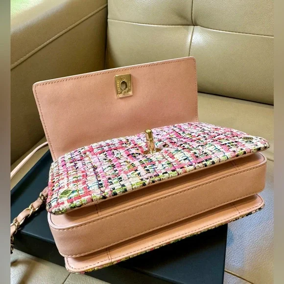sold x Chanel Tweed & Pink Lambskin Classic Flap Bag - Picture 7 of 16
